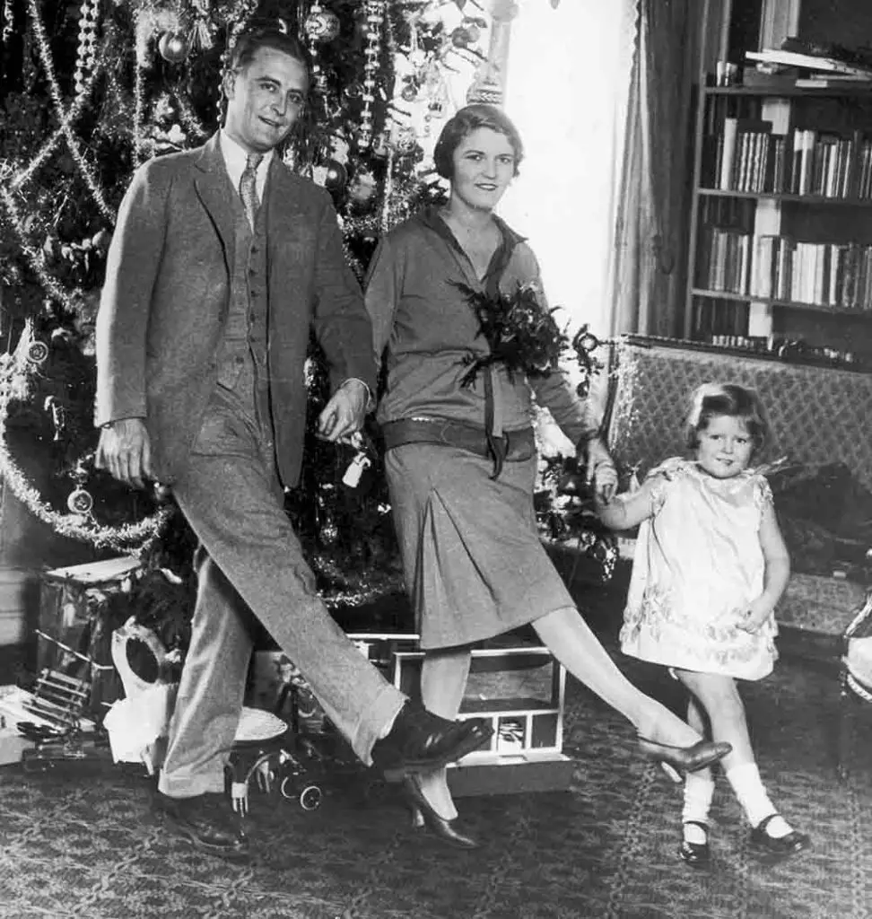 F. Scott Fitzgerald, Zelda Fitzgerald and Frances "Scottie" Fitzgerald photograph 1925